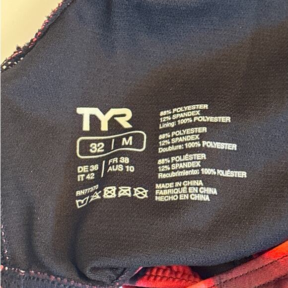 TYR Women's Durafast Lite Maxfit Swimsuit Electro Red Sz 32 /M Colorful Athletic - Picture 7 of 8